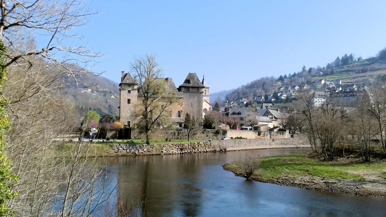 L'Oustalou - Gite Entre Lot Et Truyere Entraygues-sur-Truyere Exterior photo